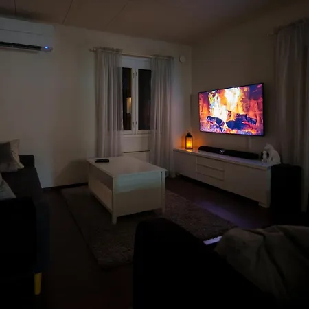 Semesterbostad Charming House Near The *