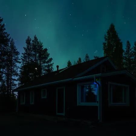 Semesterbostad Charming House Near The