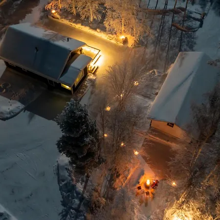 Semesterbostad Charming House Near The