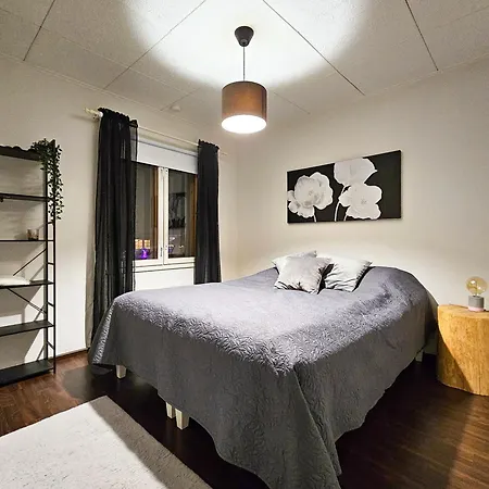 Semesterbostad Charming House Near The