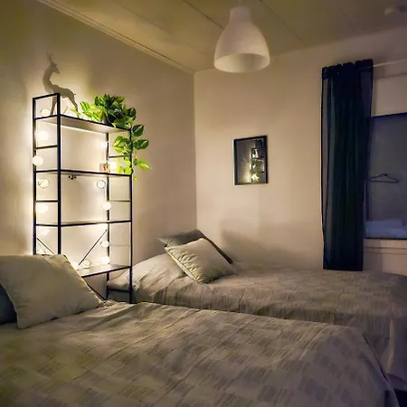 Semesterbostad Charming House Near The