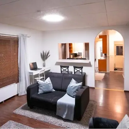 Hébergement de vacances Charming House Near The *